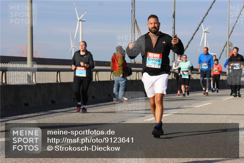 03.10.2025 - Köhlbrandbrückenlauf Strokosch-Dieckow http://msf.ph/oto/9123641 03.10.2025 10:02:15 Position 2 3800, 1763 meine-sportfotos.de