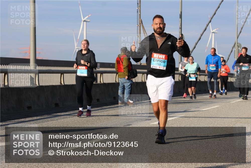 03.10.2025 - Köhlbrandbrückenlauf Strokosch-Dieckow http://msf.ph/oto/9123645 03.10.2025 10:02:15 Position 2 3800, 1763 meine-sportfotos.de
