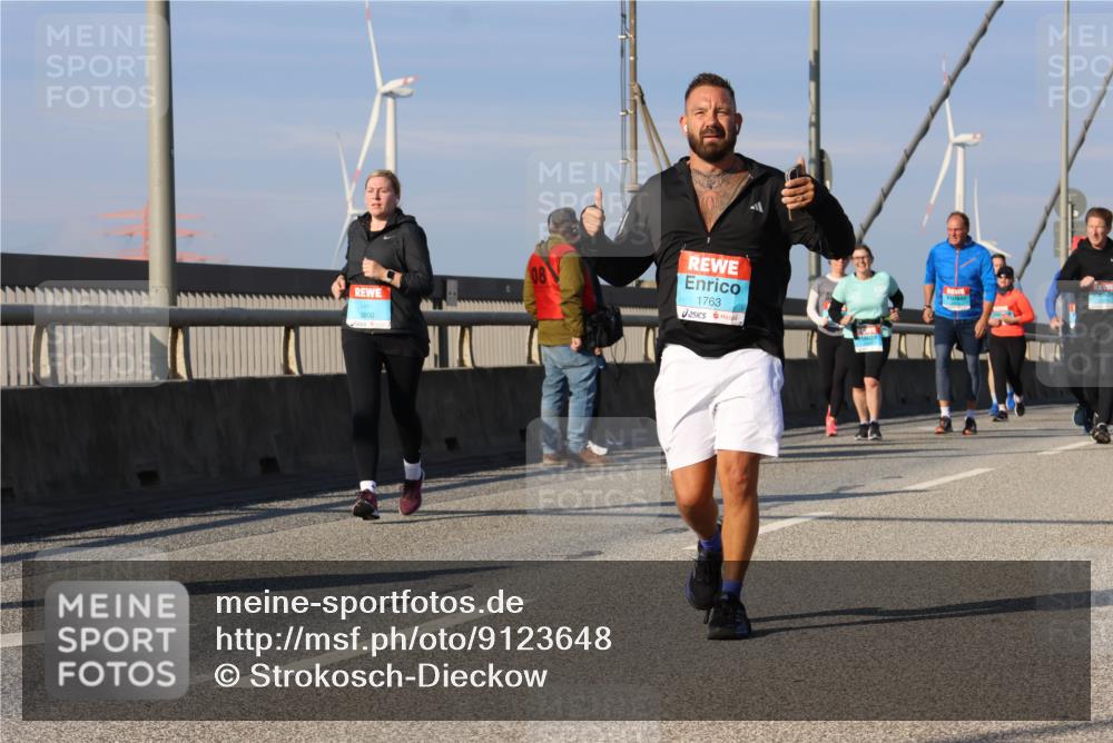 03.10.2025 - Köhlbrandbrückenlauf Strokosch-Dieckow http://msf.ph/oto/9123648 03.10.2025 10:02:15 Position 2 3800, 1763 meine-sportfotos.de