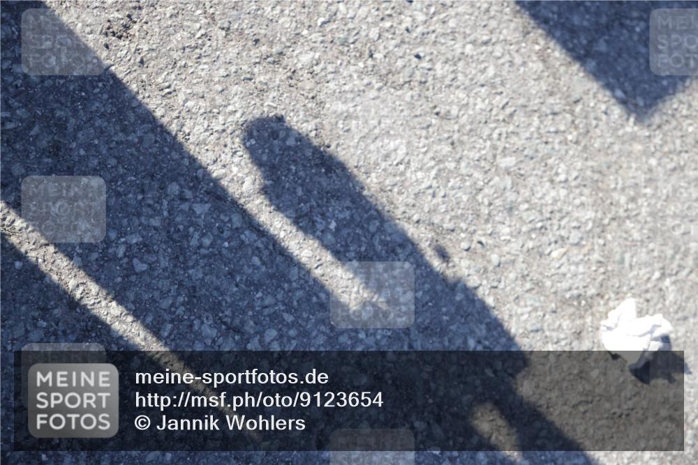 03.10.2025 - Köhlbrandbrückenlauf Jannik Wohlers http://msf.ph/oto/9123654 03.10.2025 13:53:21 Ziel  meine-sportfotos.de