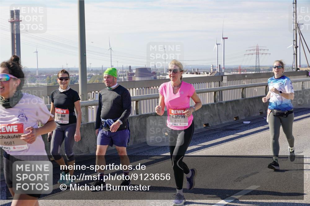 03.10.2025 - Köhlbrandbrückenlauf Michael Burmester http://msf.ph/oto/9123656 03.10.2025 13:06:26 Position 2 6581, 6000, 6711 meine-sportfotos.de