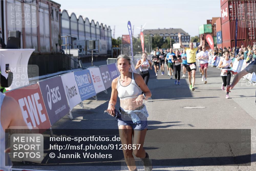 03.10.2025 - Köhlbrandbrückenlauf Jannik Wohlers http://msf.ph/oto/9123657 03.10.2025 13:05:43 Ziel 4062, 4066, 4133, 4161, 4278, 4290, 4296, 4332, 4384, 4467, 4564, 4599, 5468, 5676, 5964, 6281, 6631, 6642, 6786, 6787 meine-sportfotos.de