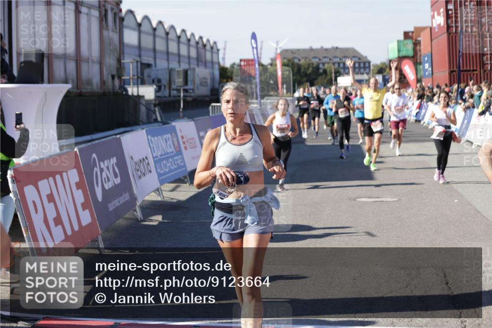 03.10.2025 - Köhlbrandbrückenlauf Jannik Wohlers http://msf.ph/oto/9123664 03.10.2025 13:05:43 Ziel 4062, 4066, 4133, 4161, 4278, 4290, 4296, 4332, 4384, 4467, 4564, 4599, 5468, 5676, 5964, 6281, 6631, 6642, 6786, 6787 meine-sportfotos.de