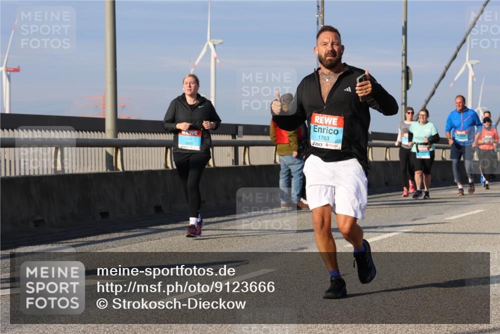 03.10.2025 - Köhlbrandbrückenlauf Strokosch-Dieckow http://msf.ph/oto/9123666 03.10.2025 10:02:16 Position 2 3800, 6, 1763 meine-sportfotos.de