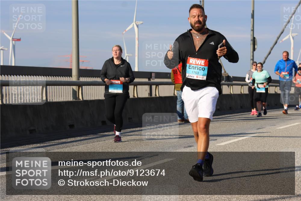 03.10.2025 - Köhlbrandbrückenlauf Strokosch-Dieckow http://msf.ph/oto/9123674 03.10.2025 10:02:16 Position 2 3800, 1763 meine-sportfotos.de