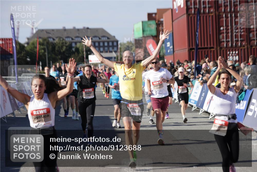 03.10.2025 - Köhlbrandbrückenlauf Jannik Wohlers http://msf.ph/oto/9123688 03.10.2025 13:05:45 Ziel 4066, 4133, 4278, 4290, 4296, 4332, 4335, 4336, 4413, 4467, 4564, 4599, 4643, 5676, 5964, 6281, 6631, 6642, 6786, 6787 meine-sportfotos.de