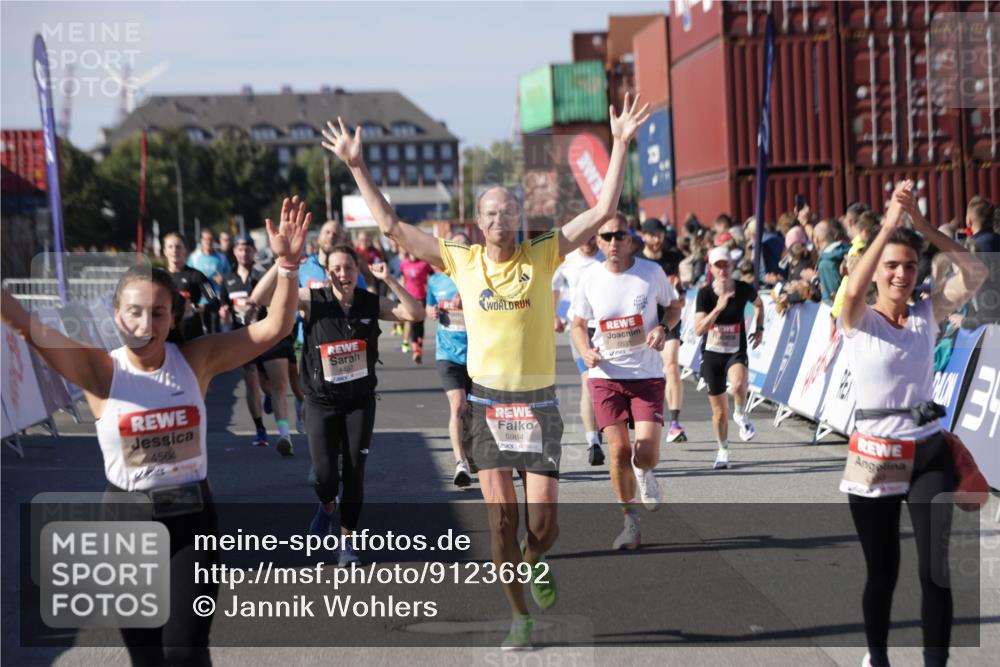 03.10.2025 - Köhlbrandbrückenlauf Jannik Wohlers http://msf.ph/oto/9123692 03.10.2025 13:05:45 Ziel 4066, 4133, 4278, 4290, 4296, 4332, 4335, 4336, 4413, 4467, 4564, 4599, 4643, 5676, 5964, 6281, 6631, 6642, 6786, 6787 meine-sportfotos.de