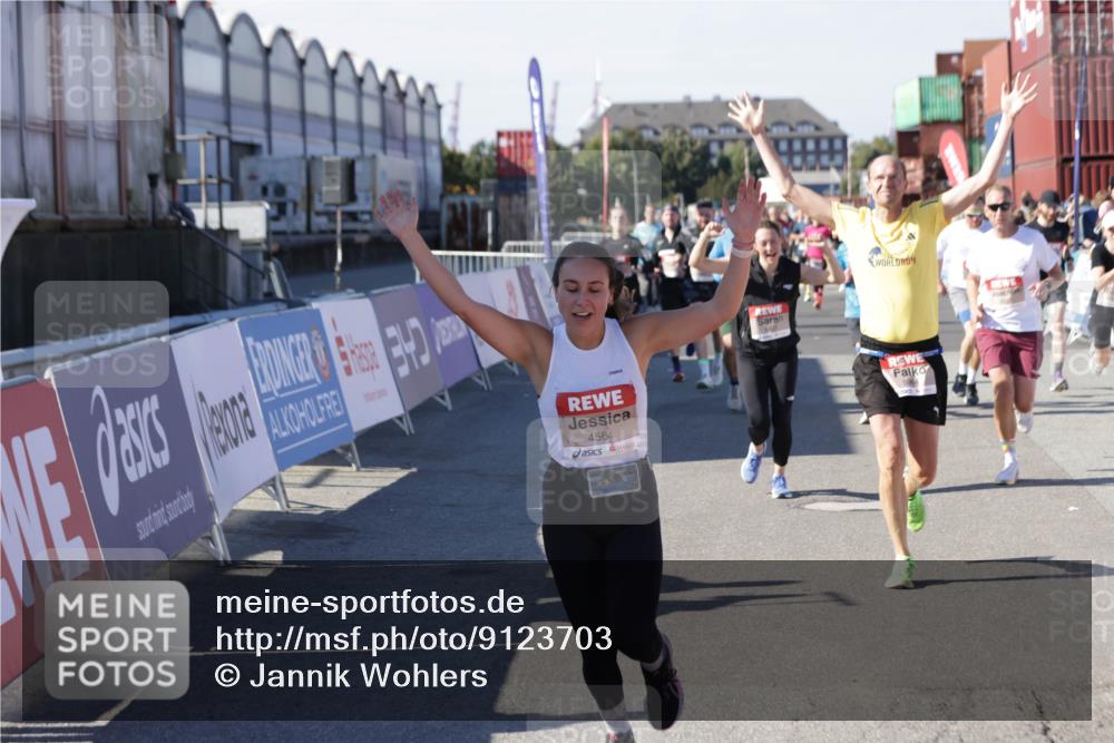 03.10.2025 - Köhlbrandbrückenlauf Jannik Wohlers http://msf.ph/oto/9123703 03.10.2025 13:05:46 Ziel 4066, 4133, 4290, 4296, 4332, 4335, 4336, 4413, 4467, 4564, 4599, 4643, 5676, 5964, 6281, 6631, 6642, 6786, 6787 meine-sportfotos.de
