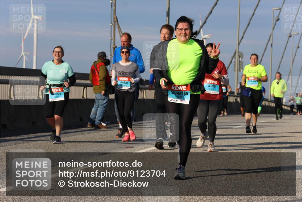03.10.2025 - Köhlbrandbrückenlauf Strokosch-Dieckow http://msf.ph/oto/9123704 03.10.2025 10:02:21 Position 2 2924, 1991, 2465 meine-sportfotos.de