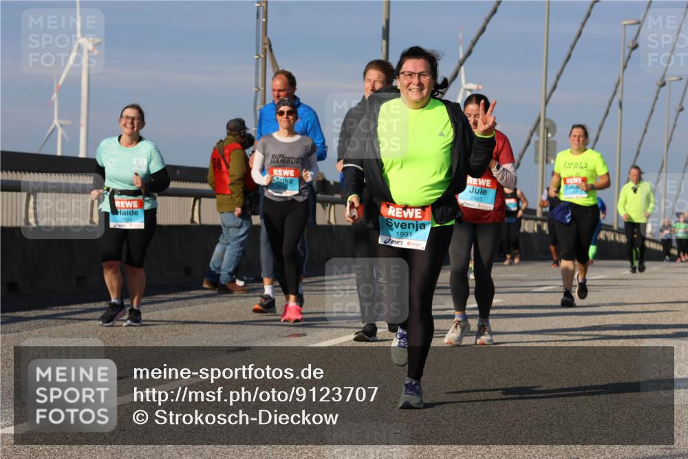 03.10.2025 - Köhlbrandbrückenlauf Strokosch-Dieckow http://msf.ph/oto/9123707 03.10.2025 10:02:21 Position 2 2924, 1991, 2465 meine-sportfotos.de