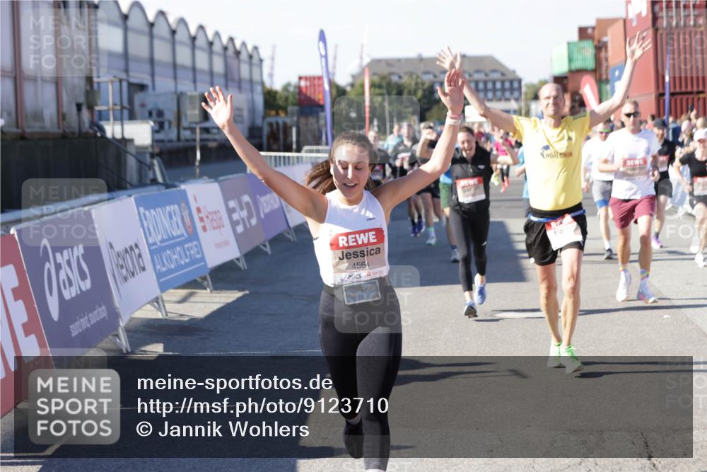 03.10.2025 - Köhlbrandbrückenlauf Jannik Wohlers http://msf.ph/oto/9123710 03.10.2025 13:05:46 Ziel 4066, 4133, 4290, 4296, 4332, 4335, 4336, 4413, 4467, 4564, 4599, 4643, 5676, 5964, 6281, 6631, 6642, 6786, 6787 meine-sportfotos.de