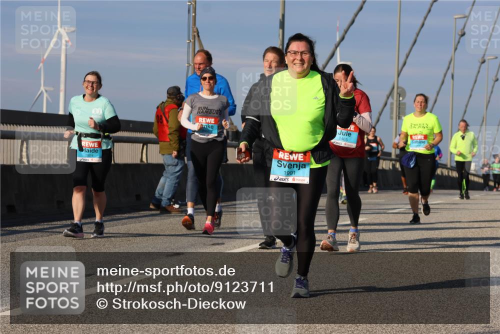 03.10.2025 - Köhlbrandbrückenlauf Strokosch-Dieckow http://msf.ph/oto/9123711 03.10.2025 10:02:21 Position 2 2924, 1991, 2465 meine-sportfotos.de