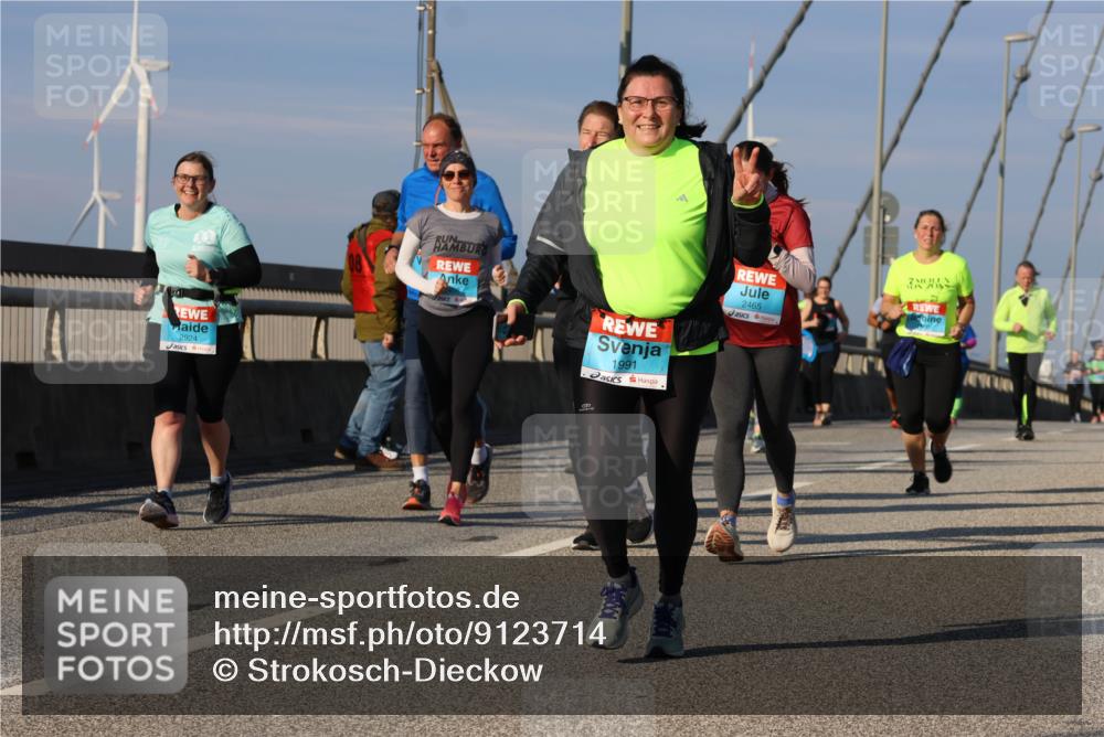 03.10.2025 - Köhlbrandbrückenlauf Strokosch-Dieckow http://msf.ph/oto/9123714 03.10.2025 10:02:21 Position 2 2924, 1991, 2465 meine-sportfotos.de