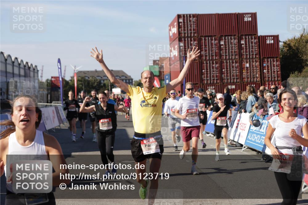 03.10.2025 - Köhlbrandbrückenlauf Jannik Wohlers http://msf.ph/oto/9123719 03.10.2025 13:05:47 Ziel 4066, 4133, 4290, 4296, 4332, 4335, 4336, 4413, 4467, 4564, 4599, 4643, 5676, 5764, 5964, 6281, 6631, 6642, 6786, 6787 meine-sportfotos.de