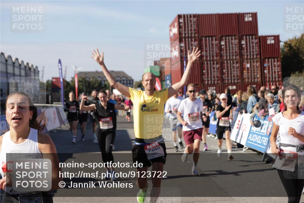 03.10.2025 - Köhlbrandbrückenlauf Jannik Wohlers http://msf.ph/oto/9123722 03.10.2025 13:05:47 Ziel 4066, 4133, 4290, 4296, 4332, 4335, 4336, 4413, 4467, 4564, 4599, 4643, 5676, 5764, 5964, 6281, 6631, 6642, 6786, 6787 meine-sportfotos.de