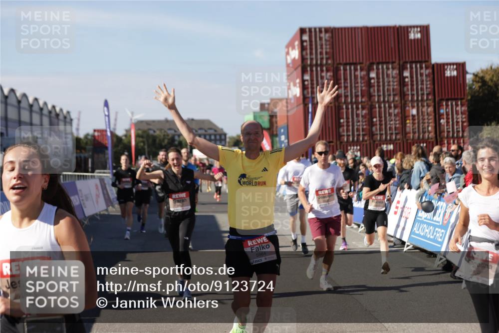 03.10.2025 - Köhlbrandbrückenlauf Jannik Wohlers http://msf.ph/oto/9123724 03.10.2025 13:05:47 Ziel 4066, 4133, 4290, 4296, 4332, 4335, 4336, 4413, 4467, 4564, 4599, 4643, 5676, 5764, 5964, 6281, 6631, 6642, 6786, 6787 meine-sportfotos.de