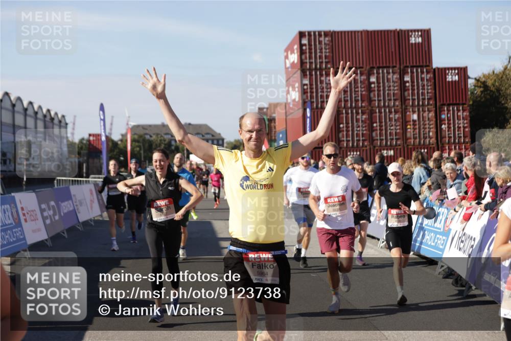 03.10.2025 - Köhlbrandbrückenlauf Jannik Wohlers http://msf.ph/oto/9123738 03.10.2025 13:05:47 Ziel 4066, 4133, 4290, 4296, 4332, 4335, 4336, 4413, 4467, 4564, 4599, 4643, 5676, 5764, 5964, 6281, 6631, 6642, 6786, 6787 meine-sportfotos.de