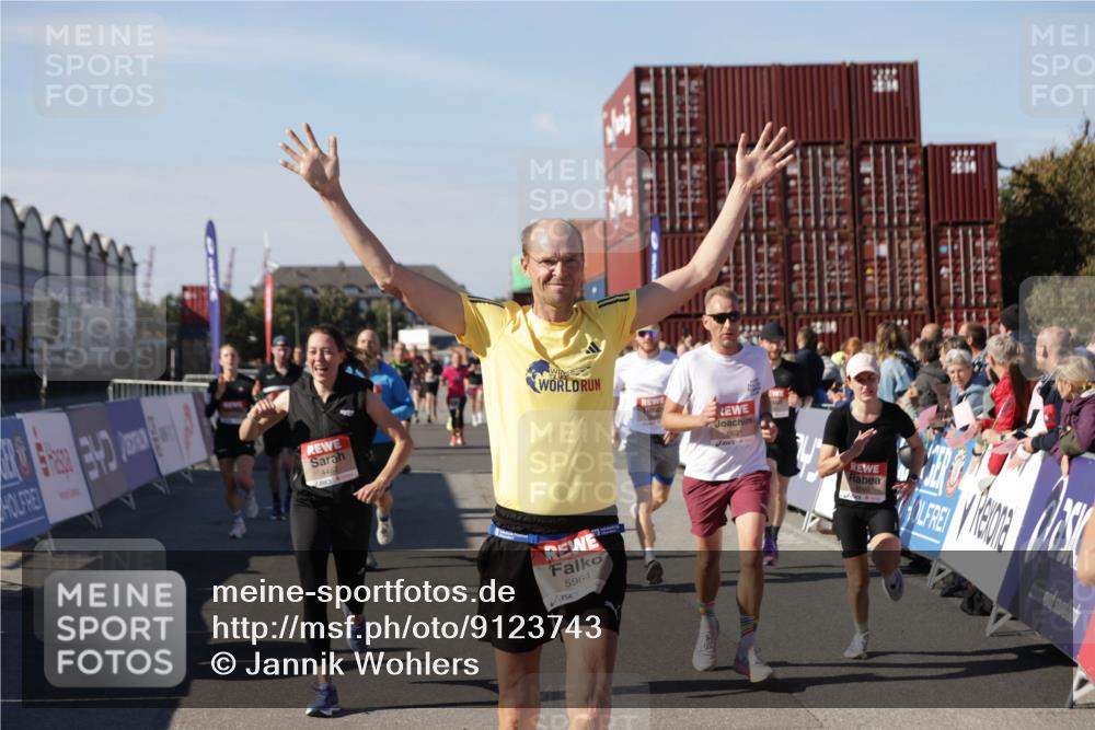 03.10.2025 - Köhlbrandbrückenlauf Jannik Wohlers http://msf.ph/oto/9123743 03.10.2025 13:05:47 Ziel 4066, 4133, 4290, 4296, 4332, 4335, 4336, 4413, 4467, 4564, 4599, 4643, 5676, 5764, 5964, 6281, 6631, 6642, 6786, 6787 meine-sportfotos.de
