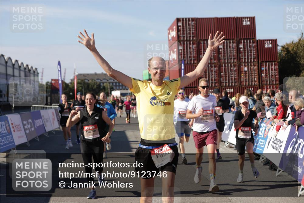 03.10.2025 - Köhlbrandbrückenlauf Jannik Wohlers http://msf.ph/oto/9123746 03.10.2025 13:05:47 Ziel 4066, 4133, 4290, 4296, 4332, 4335, 4336, 4413, 4467, 4564, 4599, 4643, 5676, 5764, 5964, 6281, 6631, 6642, 6786, 6787 meine-sportfotos.de