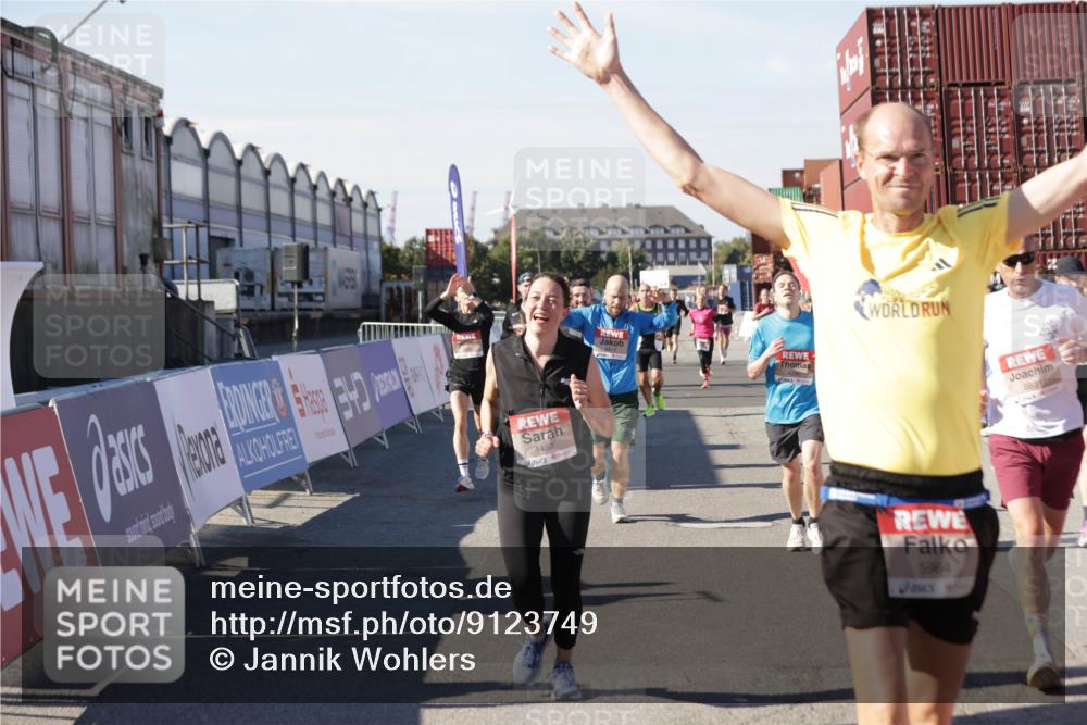 03.10.2025 - Köhlbrandbrückenlauf Jannik Wohlers http://msf.ph/oto/9123749 03.10.2025 13:05:48 Ziel 4066, 4133, 4290, 4296, 4332, 4335, 4336, 4413, 4467, 4564, 4599, 4643, 5676, 5764, 5964, 6631, 6642, 6720, 6786, 6787 meine-sportfotos.de