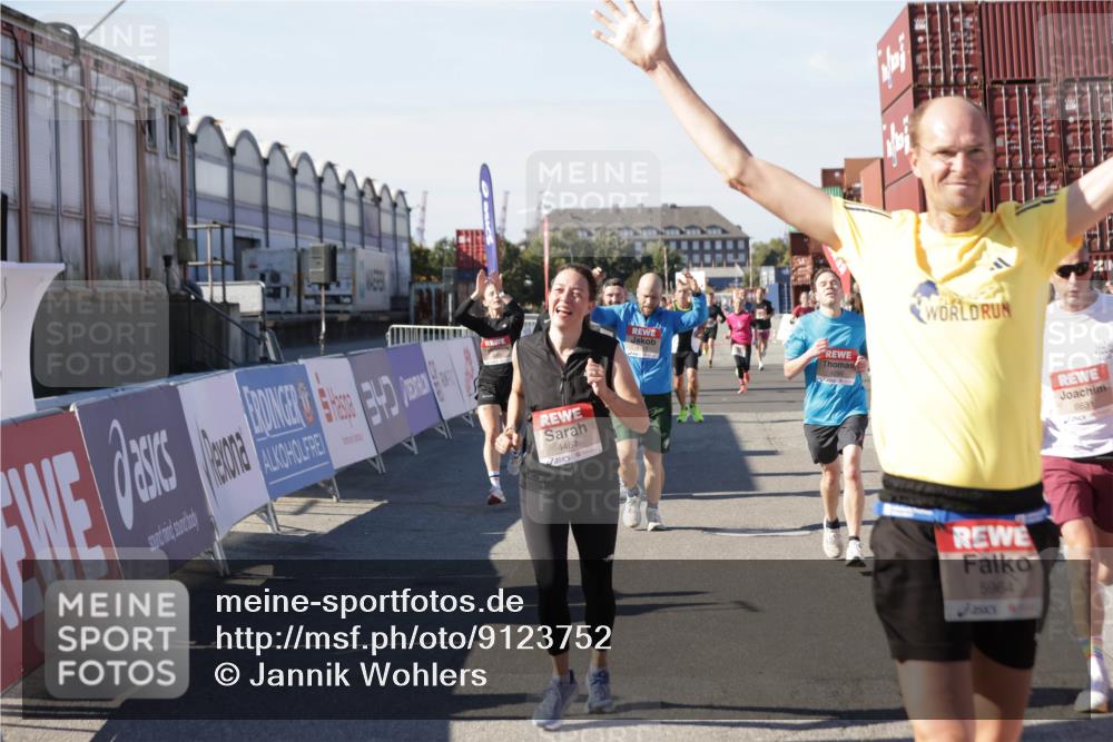 03.10.2025 - Köhlbrandbrückenlauf Jannik Wohlers http://msf.ph/oto/9123752 03.10.2025 13:05:48 Ziel 4066, 4133, 4290, 4296, 4332, 4335, 4336, 4413, 4467, 4564, 4599, 4643, 5676, 5764, 5964, 6631, 6642, 6720, 6786, 6787 meine-sportfotos.de