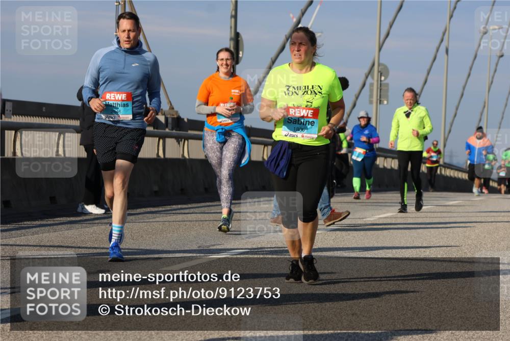 03.10.2025 - Köhlbrandbrückenlauf Strokosch-Dieckow http://msf.ph/oto/9123753 03.10.2025 10:02:25 Position 2 2846, 1800, 400 meine-sportfotos.de