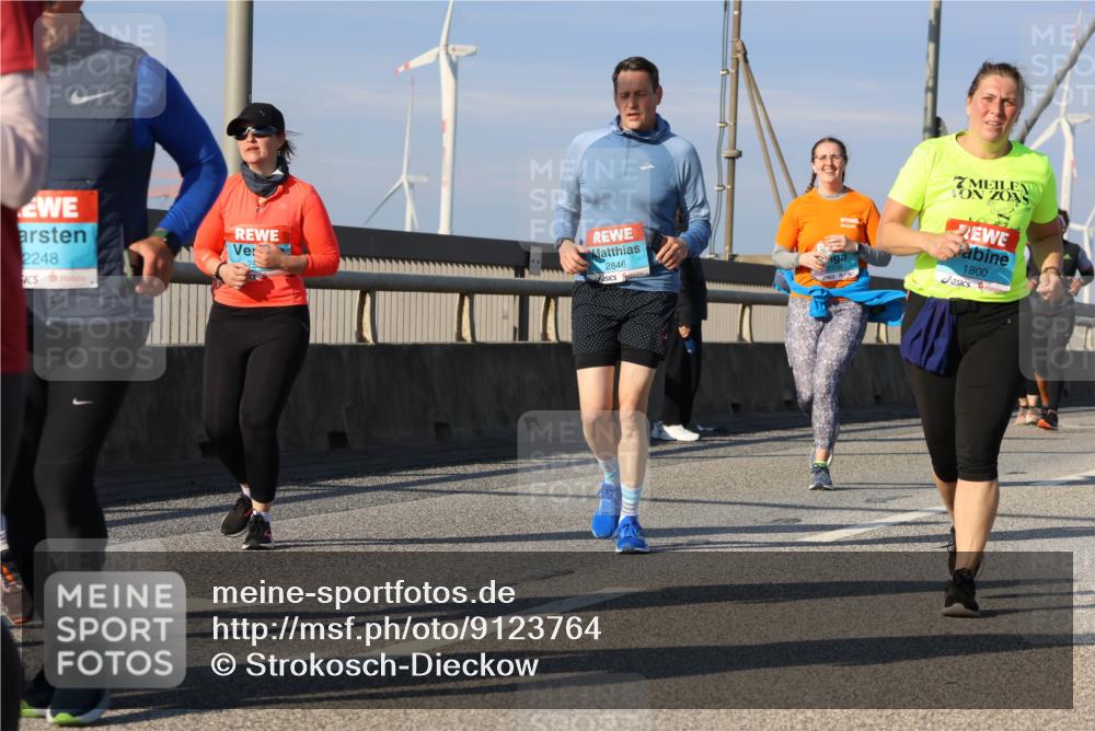 03.10.2025 - Köhlbrandbrückenlauf Strokosch-Dieckow http://msf.ph/oto/9123764 03.10.2025 10:02:26 Position 2 2248, 2846, 1800 meine-sportfotos.de