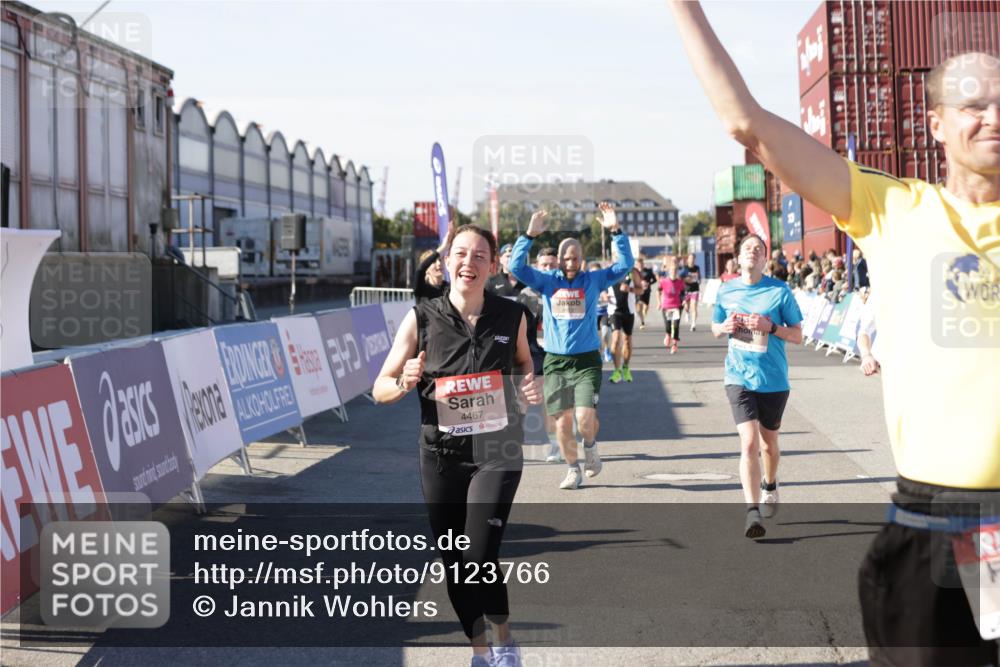 03.10.2025 - Köhlbrandbrückenlauf Jannik Wohlers http://msf.ph/oto/9123766 03.10.2025 13:05:48 Ziel 4066, 4133, 4290, 4296, 4332, 4335, 4336, 4413, 4467, 4564, 4599, 4643, 5676, 5764, 5964, 6631, 6642, 6720, 6786, 6787 meine-sportfotos.de