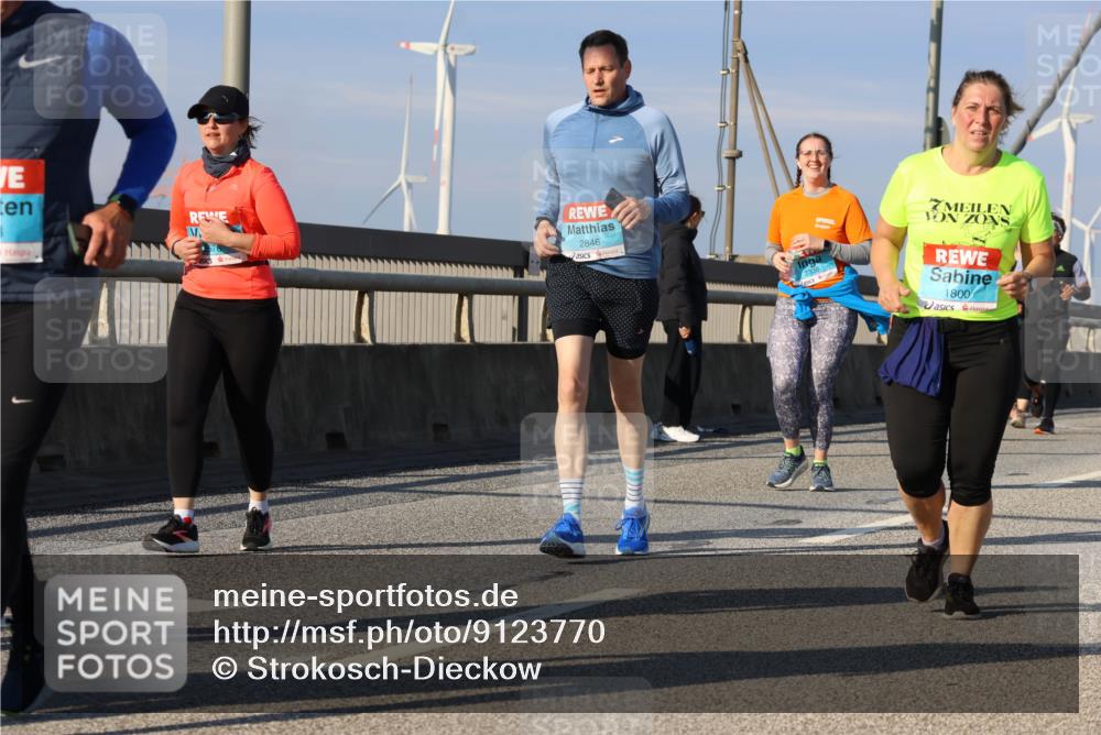 03.10.2025 - Köhlbrandbrückenlauf Strokosch-Dieckow http://msf.ph/oto/9123770 03.10.2025 10:02:26 Position 2 2846, 2338, 1800 meine-sportfotos.de
