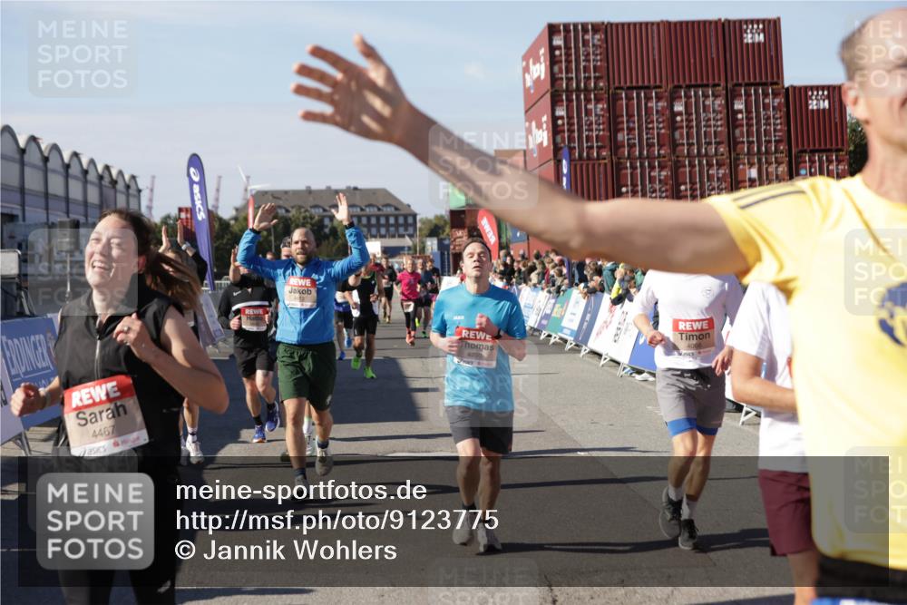 03.10.2025 - Köhlbrandbrückenlauf Jannik Wohlers http://msf.ph/oto/9123775 03.10.2025 13:05:49 Ziel 4066, 4133, 4290, 4296, 4332, 4335, 4336, 4413, 4467, 4564, 4599, 4643, 5676, 5764, 5964, 6631, 6642, 6720, 6786, 6787 meine-sportfotos.de