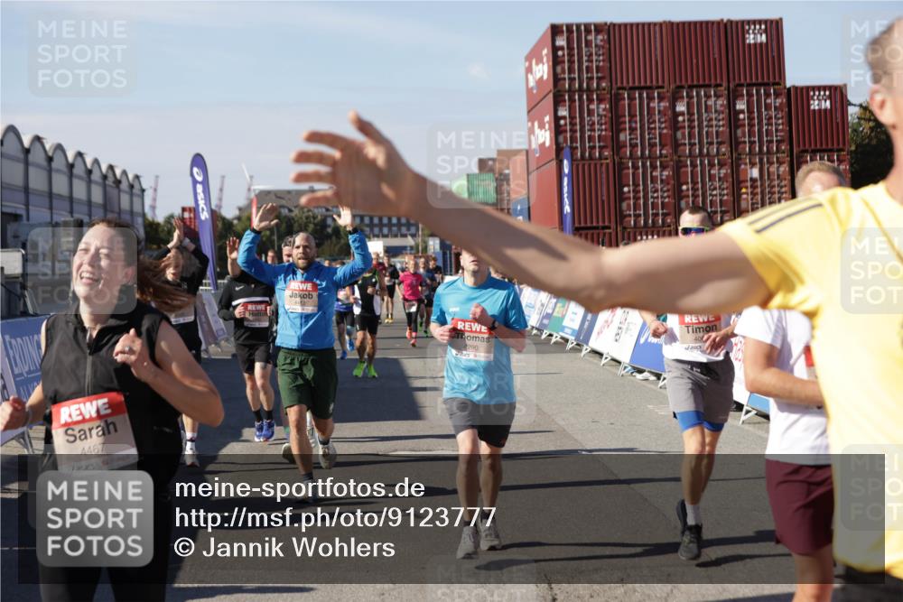 03.10.2025 - Köhlbrandbrückenlauf Jannik Wohlers http://msf.ph/oto/9123777 03.10.2025 13:05:49 Ziel 4066, 4133, 4290, 4296, 4332, 4335, 4336, 4413, 4467, 4564, 4599, 4643, 5676, 5764, 5964, 6631, 6642, 6720, 6786, 6787 meine-sportfotos.de