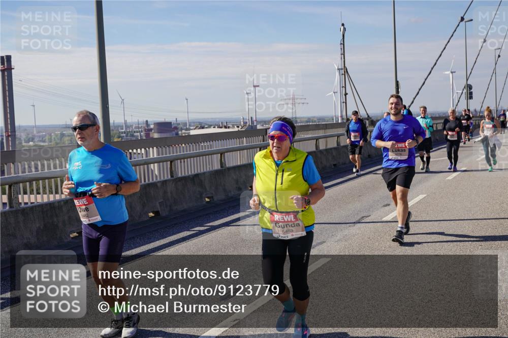 03.10.2025 - Köhlbrandbrückenlauf Michael Burmester http://msf.ph/oto/9123779 03.10.2025 13:06:37 Position 2 6462, 6463 meine-sportfotos.de