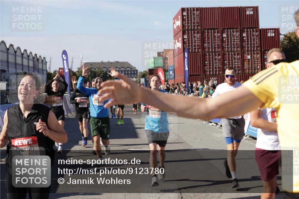 03.10.2025 - Köhlbrandbrückenlauf Jannik Wohlers http://msf.ph/oto/9123780 03.10.2025 13:05:49 Ziel 4066, 4133, 4290, 4296, 4332, 4335, 4336, 4413, 4467, 4564, 4599, 4643, 5676, 5764, 5964, 6631, 6642, 6720, 6786, 6787 meine-sportfotos.de