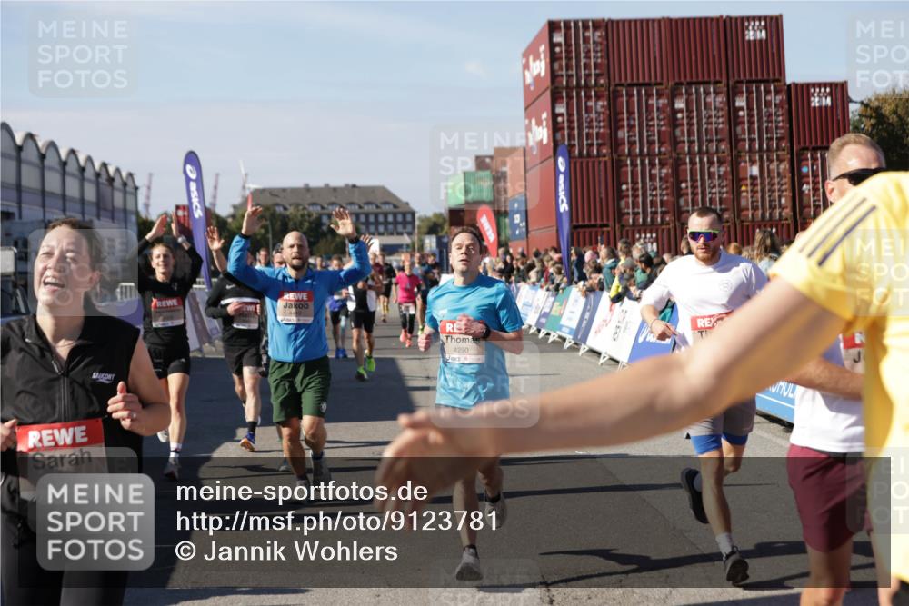 03.10.2025 - Köhlbrandbrückenlauf Jannik Wohlers http://msf.ph/oto/9123781 03.10.2025 13:05:49 Ziel 4066, 4133, 4290, 4296, 4332, 4335, 4336, 4413, 4467, 4564, 4599, 4643, 5676, 5764, 5964, 6631, 6642, 6720, 6786, 6787 meine-sportfotos.de