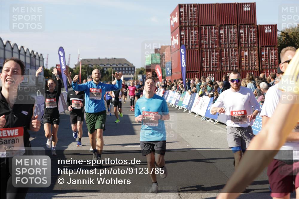 03.10.2025 - Köhlbrandbrückenlauf Jannik Wohlers http://msf.ph/oto/9123785 03.10.2025 13:05:49 Ziel 4066, 4133, 4290, 4296, 4332, 4335, 4336, 4413, 4467, 4564, 4599, 4643, 5676, 5764, 5964, 6631, 6642, 6720, 6786, 6787 meine-sportfotos.de