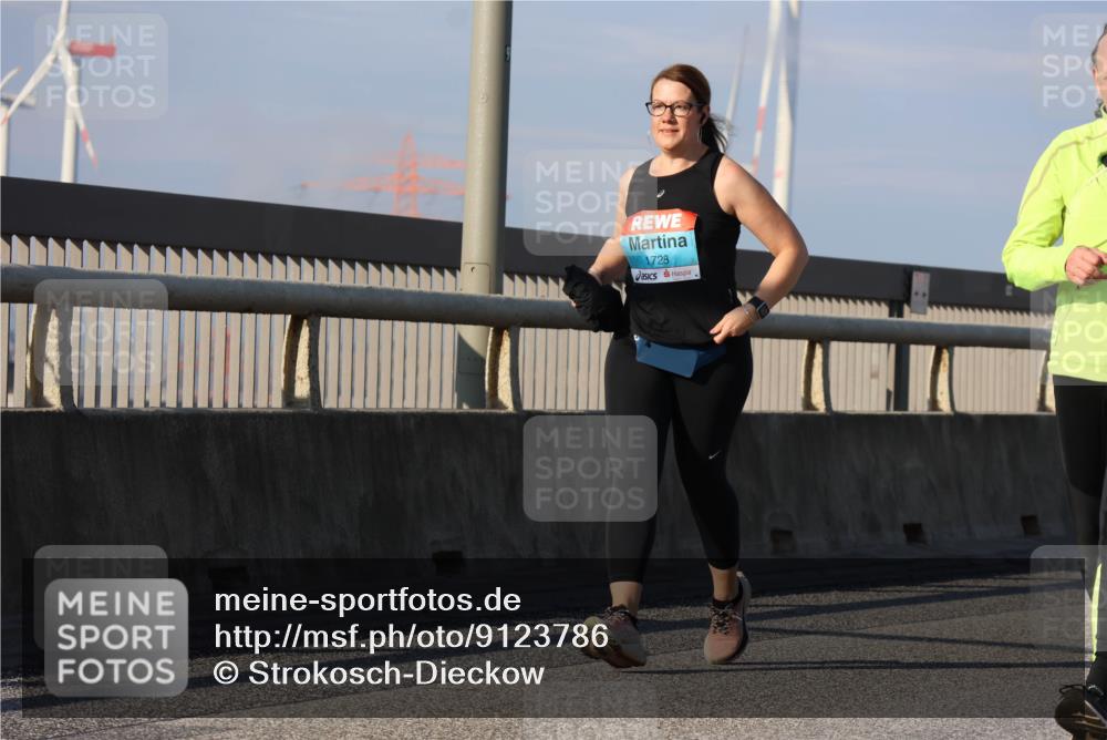 03.10.2025 - Köhlbrandbrückenlauf Strokosch-Dieckow http://msf.ph/oto/9123786 03.10.2025 10:02:33 Position 2 1728 meine-sportfotos.de