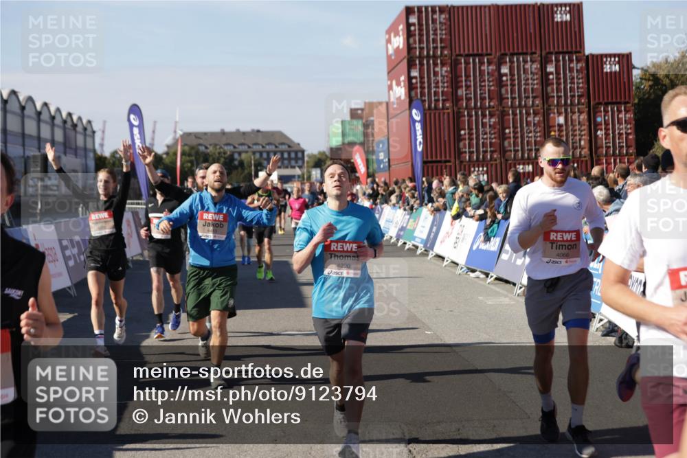 03.10.2025 - Köhlbrandbrückenlauf Jannik Wohlers http://msf.ph/oto/9123794 03.10.2025 13:05:49 Ziel 4066, 4133, 4290, 4296, 4332, 4335, 4336, 4413, 4467, 4564, 4599, 4643, 5676, 5764, 5964, 6631, 6642, 6720, 6786, 6787 meine-sportfotos.de
