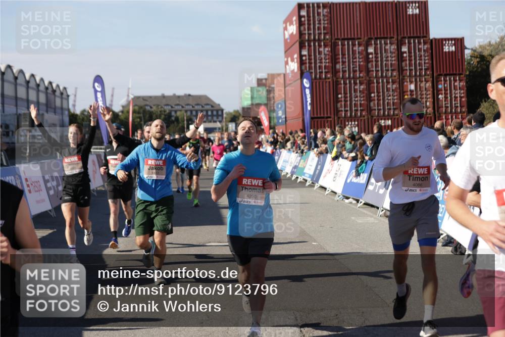 03.10.2025 - Köhlbrandbrückenlauf Jannik Wohlers http://msf.ph/oto/9123796 03.10.2025 13:05:49 Ziel 4066, 4133, 4290, 4296, 4332, 4335, 4336, 4413, 4467, 4564, 4599, 4643, 5676, 5764, 5964, 6631, 6642, 6720, 6786, 6787 meine-sportfotos.de