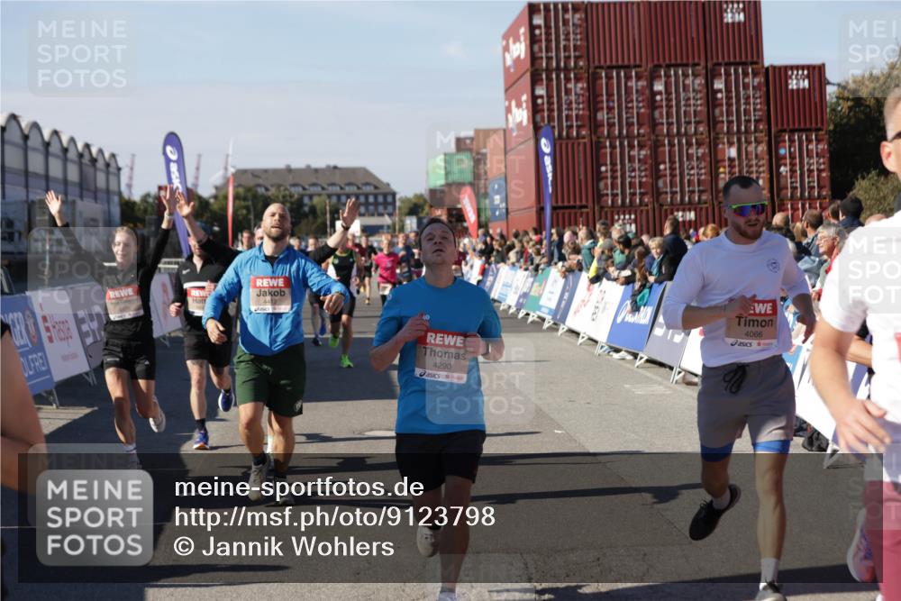 03.10.2025 - Köhlbrandbrückenlauf Jannik Wohlers http://msf.ph/oto/9123798 03.10.2025 13:05:49 Ziel 4066, 4133, 4290, 4296, 4332, 4335, 4336, 4413, 4467, 4564, 4599, 4643, 5676, 5764, 5964, 6631, 6642, 6720, 6786, 6787 meine-sportfotos.de