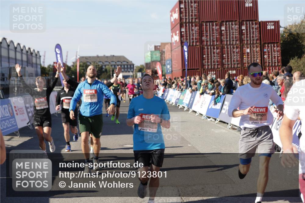 03.10.2025 - Köhlbrandbrückenlauf Jannik Wohlers http://msf.ph/oto/9123801 03.10.2025 13:05:49 Ziel 4066, 4133, 4290, 4296, 4332, 4335, 4336, 4413, 4467, 4564, 4599, 4643, 5676, 5764, 5964, 6631, 6642, 6720, 6786, 6787 meine-sportfotos.de