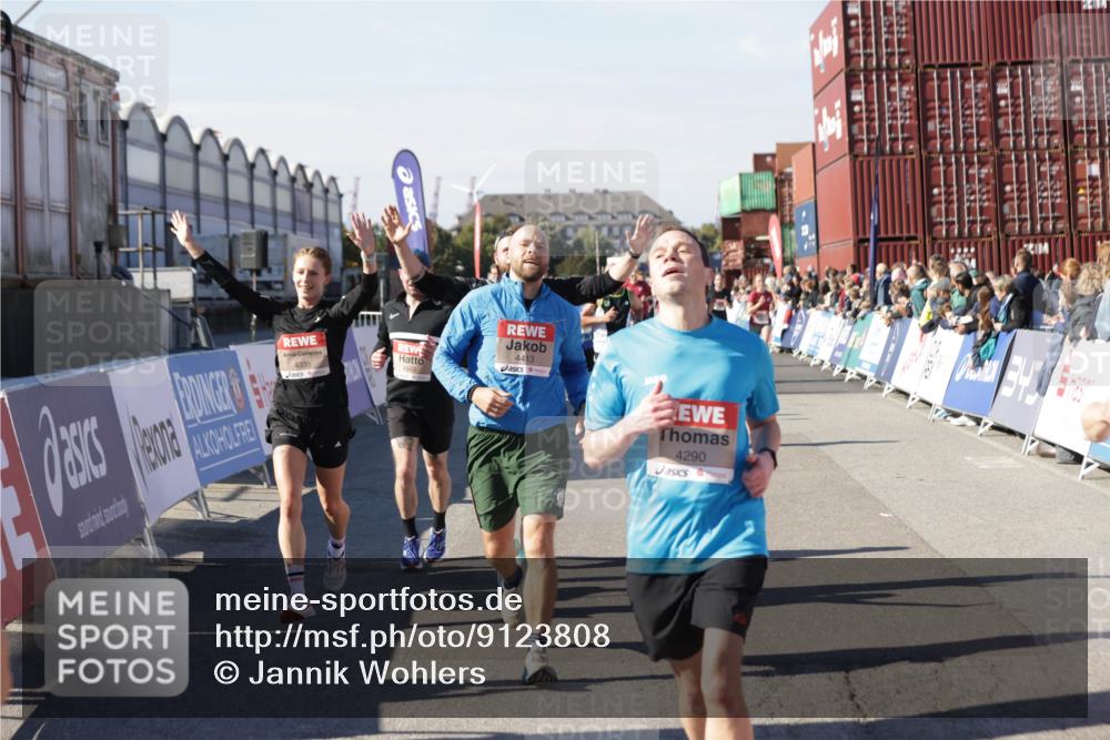 03.10.2025 - Köhlbrandbrückenlauf Jannik Wohlers http://msf.ph/oto/9123808 03.10.2025 13:05:50 Ziel 4066, 4133, 4290, 4296, 4332, 4335, 4336, 4413, 4467, 4564, 4599, 4643, 5676, 5764, 5964, 6214, 6533, 6631, 6642, 6720, 6786, 6787 meine-sportfotos.de