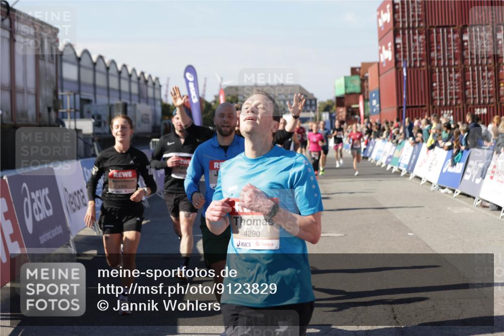 03.10.2025 - Köhlbrandbrückenlauf Jannik Wohlers http://msf.ph/oto/9123829 03.10.2025 13:05:50 Ziel 4066, 4133, 4290, 4296, 4332, 4335, 4336, 4413, 4467, 4564, 4599, 4643, 5676, 5764, 5964, 6214, 6533, 6631, 6642, 6720, 6786, 6787 meine-sportfotos.de