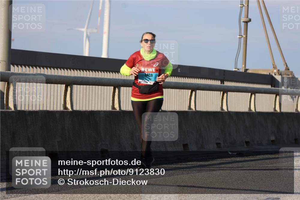 03.10.2025 - Köhlbrandbrückenlauf Strokosch-Dieckow http://msf.ph/oto/9123830 03.10.2025 10:02:45 Position 2 70 meine-sportfotos.de