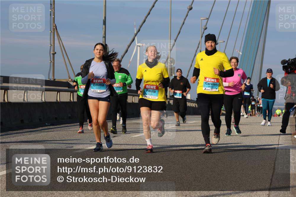 03.10.2025 - Köhlbrandbrückenlauf Strokosch-Dieckow http://msf.ph/oto/9123832 03.10.2025 10:02:47 Position 2 2297, 2875, 2872 meine-sportfotos.de