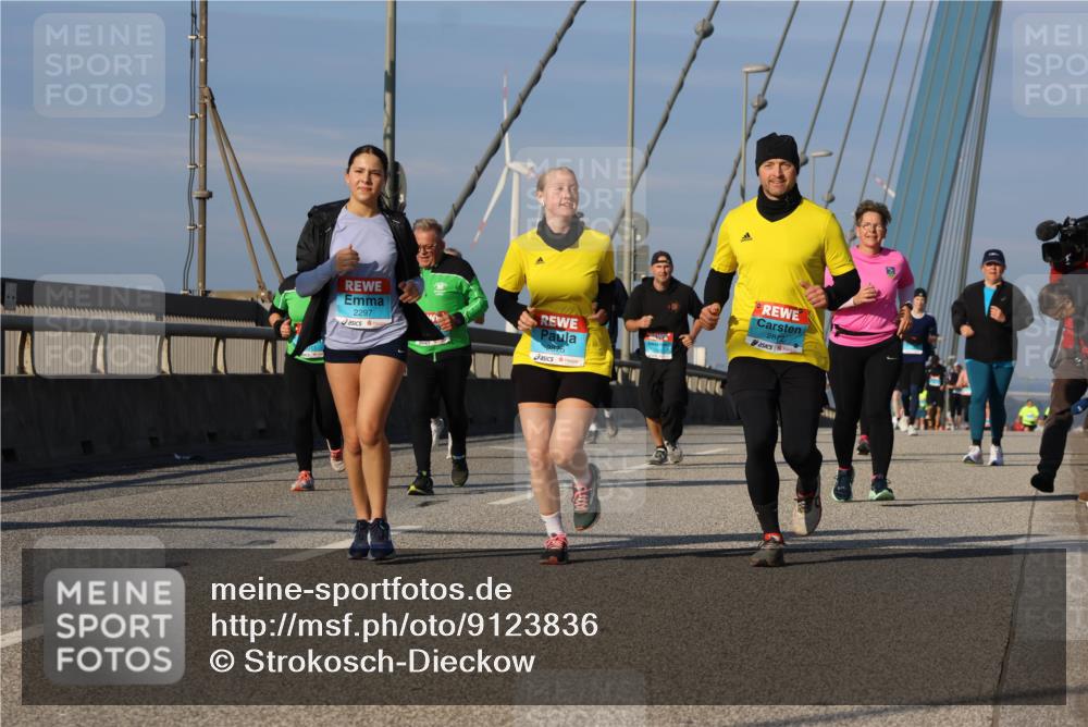 03.10.2025 - Köhlbrandbrückenlauf Strokosch-Dieckow http://msf.ph/oto/9123836 03.10.2025 10:02:48 Position 2 2297, 2875, 2872 meine-sportfotos.de