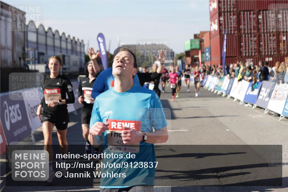 03.10.2025 - Köhlbrandbrückenlauf Jannik Wohlers http://msf.ph/oto/9123837 03.10.2025 13:05:51 Ziel 4066, 4133, 4290, 4296, 4327, 4328, 4332, 4335, 4336, 4413, 4467, 4564, 4599, 4643, 4761, 5676, 5764, 5964, 6214, 6533, 6631, 6642, 6720, 6786, 6787 meine-sportfotos.de