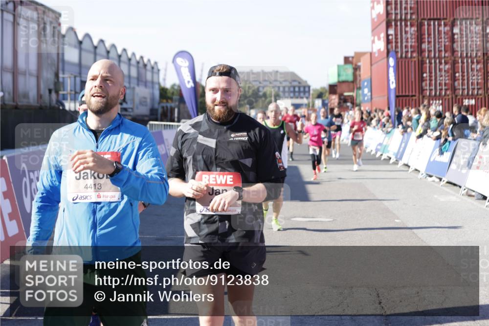 03.10.2025 - Köhlbrandbrückenlauf Jannik Wohlers http://msf.ph/oto/9123838 03.10.2025 13:05:52 Ziel 4066, 4133, 4290, 4296, 4327, 4328, 4332, 4335, 4336, 4413, 4467, 4564, 4599, 4643, 4761, 5676, 5764, 5964, 6214, 6305, 6533, 6631, 6642, 6720 meine-sportfotos.de