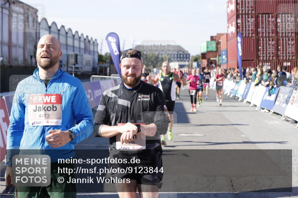 03.10.2025 - Köhlbrandbrückenlauf Jannik Wohlers http://msf.ph/oto/9123844 03.10.2025 13:05:52 Ziel 4066, 4133, 4290, 4296, 4327, 4328, 4332, 4335, 4336, 4413, 4467, 4564, 4599, 4643, 4761, 5676, 5764, 5964, 6214, 6305, 6533, 6631, 6642, 6720 meine-sportfotos.de