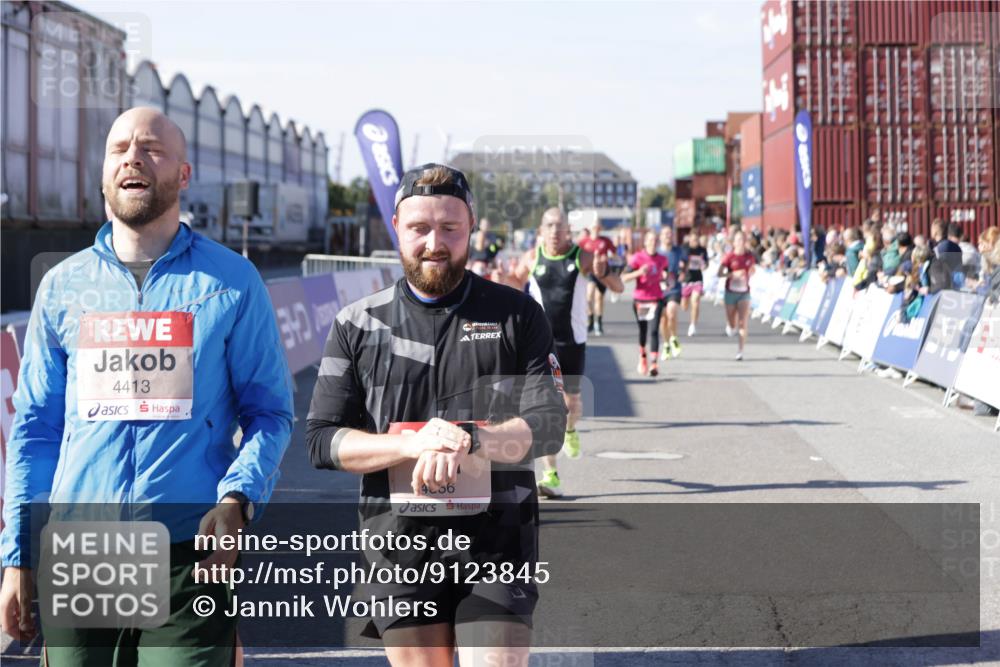 03.10.2025 - Köhlbrandbrückenlauf Jannik Wohlers http://msf.ph/oto/9123845 03.10.2025 13:05:52 Ziel 4066, 4133, 4290, 4296, 4327, 4328, 4332, 4335, 4336, 4413, 4467, 4564, 4599, 4643, 4761, 5676, 5764, 5964, 6214, 6305, 6533, 6631, 6642, 6720 meine-sportfotos.de