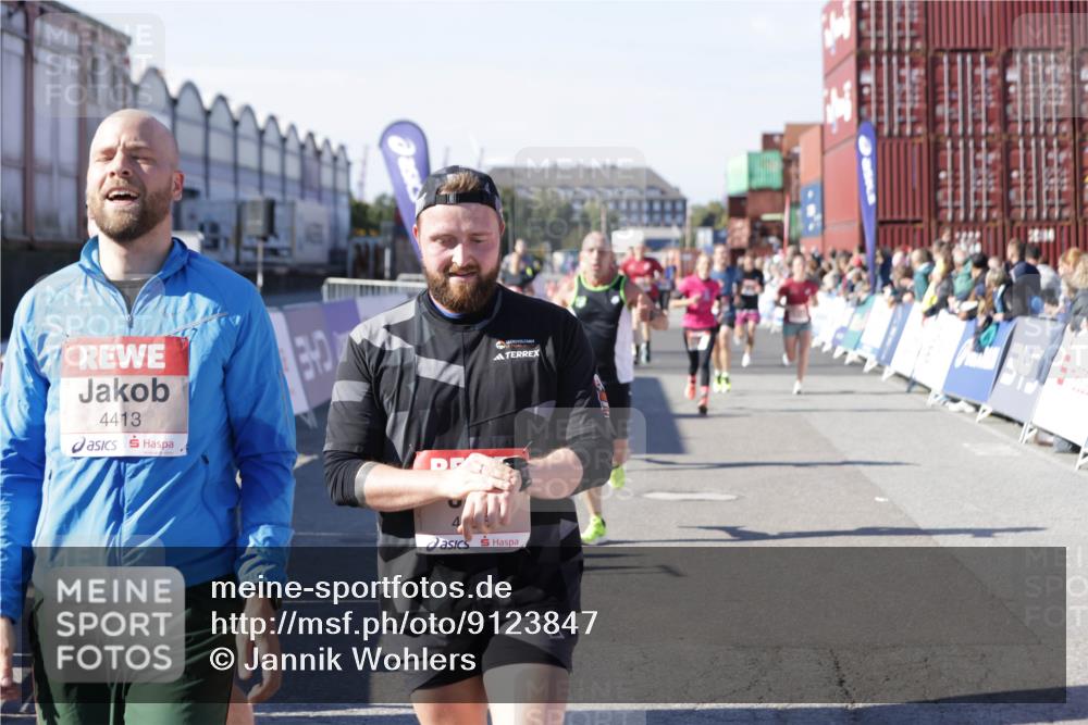 03.10.2025 - Köhlbrandbrückenlauf Jannik Wohlers http://msf.ph/oto/9123847 03.10.2025 13:05:52 Ziel 4066, 4133, 4290, 4296, 4327, 4328, 4332, 4335, 4336, 4413, 4467, 4564, 4599, 4643, 4761, 5676, 5764, 5964, 6214, 6305, 6533, 6631, 6642, 6720 meine-sportfotos.de